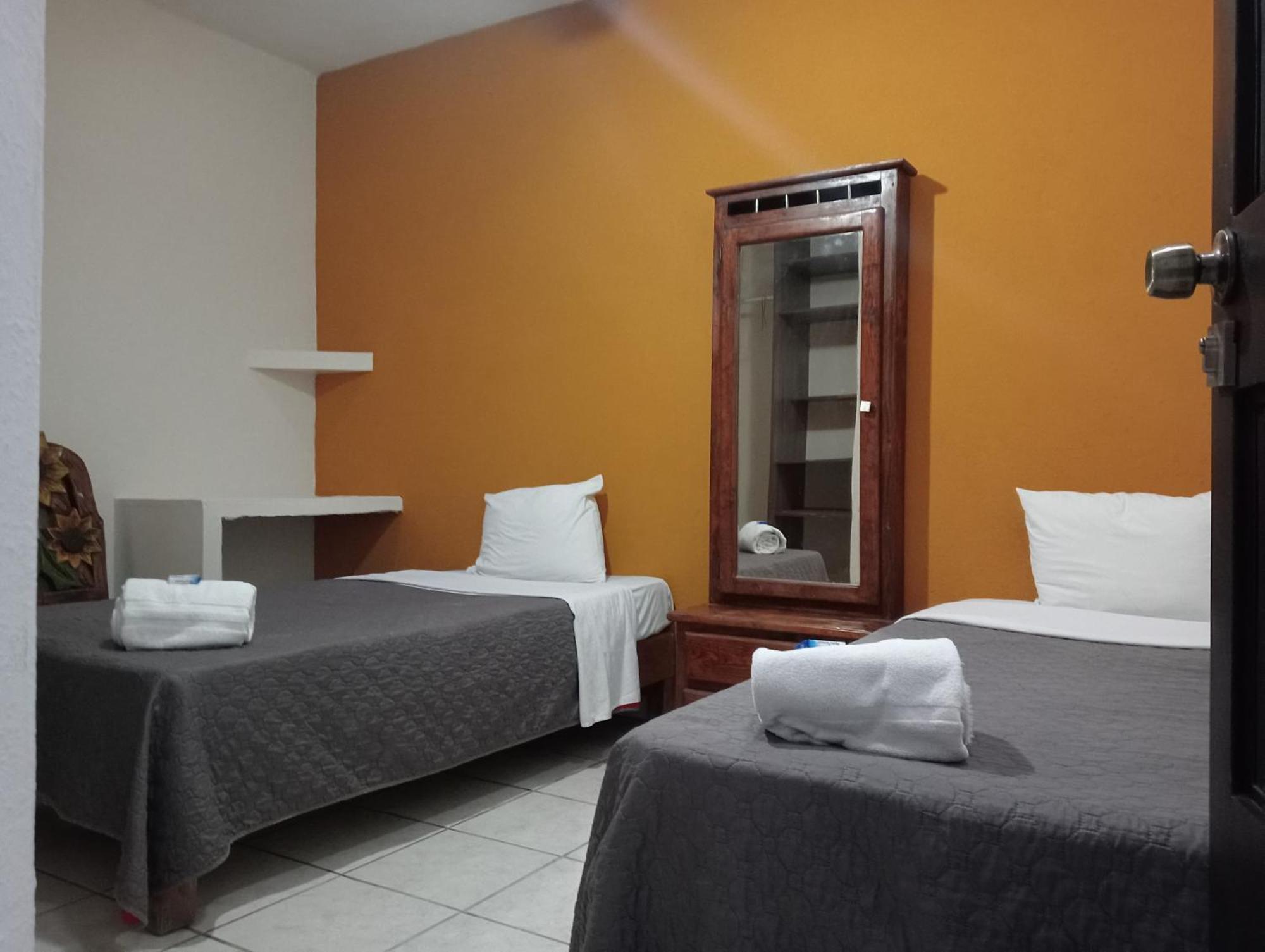 Residencia San Pablo Hostel Queretaro Exterior photo